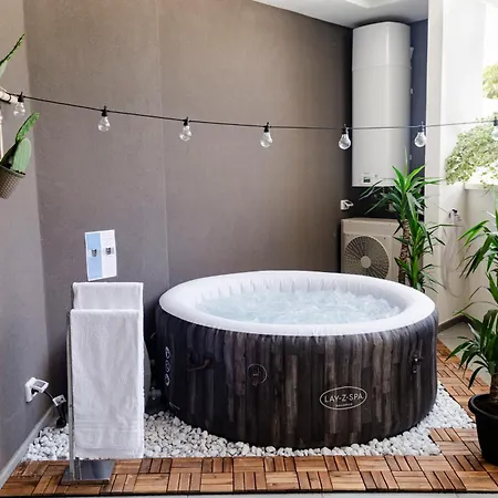 Apulialux - Modern Apt Con Jacuzzi E Box Auto Privato
