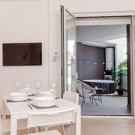 Apulialux - Modern Apt Con Jacuzzi E Box Auto Privato Apartment