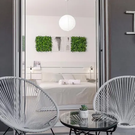 Apartment Apulialux - Modern Apt Con Jacuzzi E Box Auto Privato