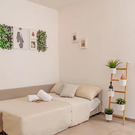 Apartment Apulialux - Modern Apt Con Jacuzzi E Box Auto Privato