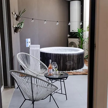 Apulialux - Modern Apt Con Jacuzzi E Box Auto Privato