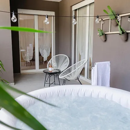 Apulialux - Modern Apt Con Jacuzzi E Box Auto Privato Bari